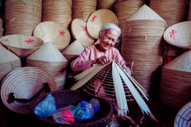 Hanoi Craft Village Experience: Incense, Conical Hat & Pottery Workshop